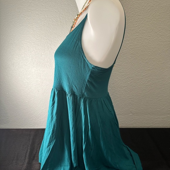 Women’s h and M green flared tank size sm
Fit like medium - Picture 2 of 3